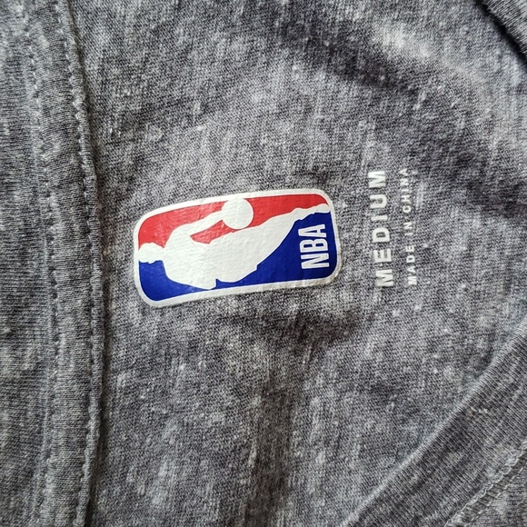 NBA Womens OKC Oklahome City Thunder T-Shirt V-Neck Short Sleeve Heather Gray M - Picture 7 of 7